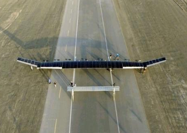 中國(guó)首款大型太陽能無人機(jī)完成20000米高空?qǐng)A滿完成飛行任務(wù)