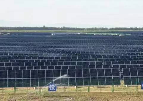 光伏電站不僅能發(fā)電，還能治沙！