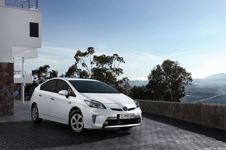 為什么新能源汽車不利用太陽能發(fā)電給車充電？