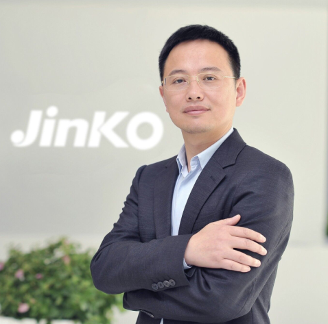 三次絕處逢生，11年后更以200億登頂，他憑一己之力改變了一個(gè)行業(yè)！