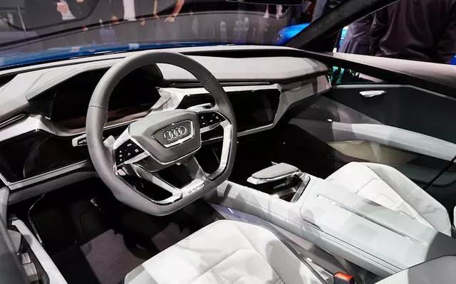 奧迪+漢能光伏車頂：Q6純電動Suv將上市、48萬+續(xù)航500km...