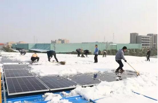1MW屋頂光伏電站如何除雪？這個(gè)業(yè)主的建議真好！