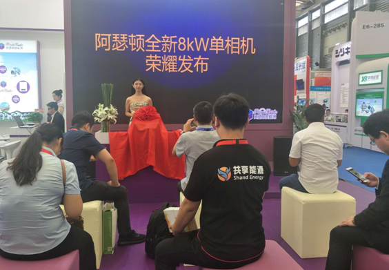 看后起之秀如何征服SNEC展會，阿瑟頓震撼全場
