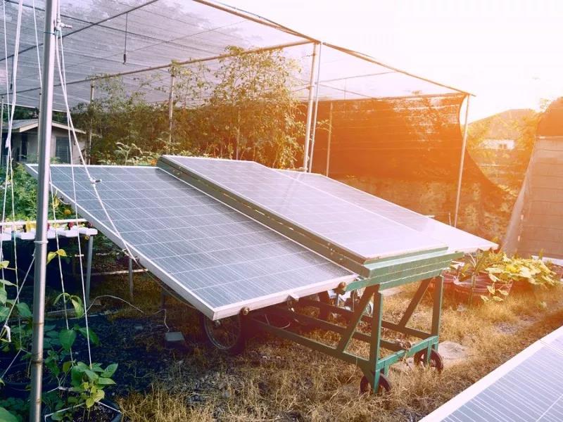 光伏逆變器太燙手？你需要給它散散熱了！