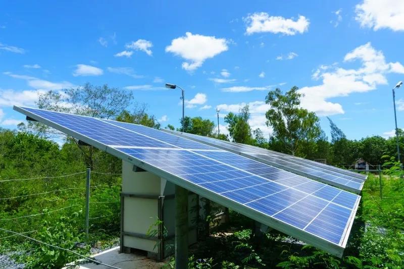 光伏逆變器太燙手？你需要給它散散熱了！