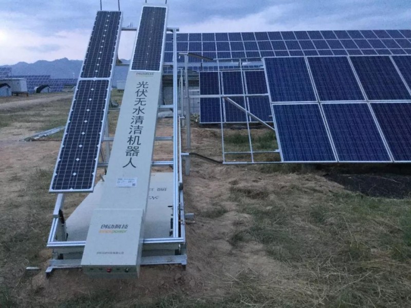 光伏電站組件清洗：人工一小時，他只要一分鐘？