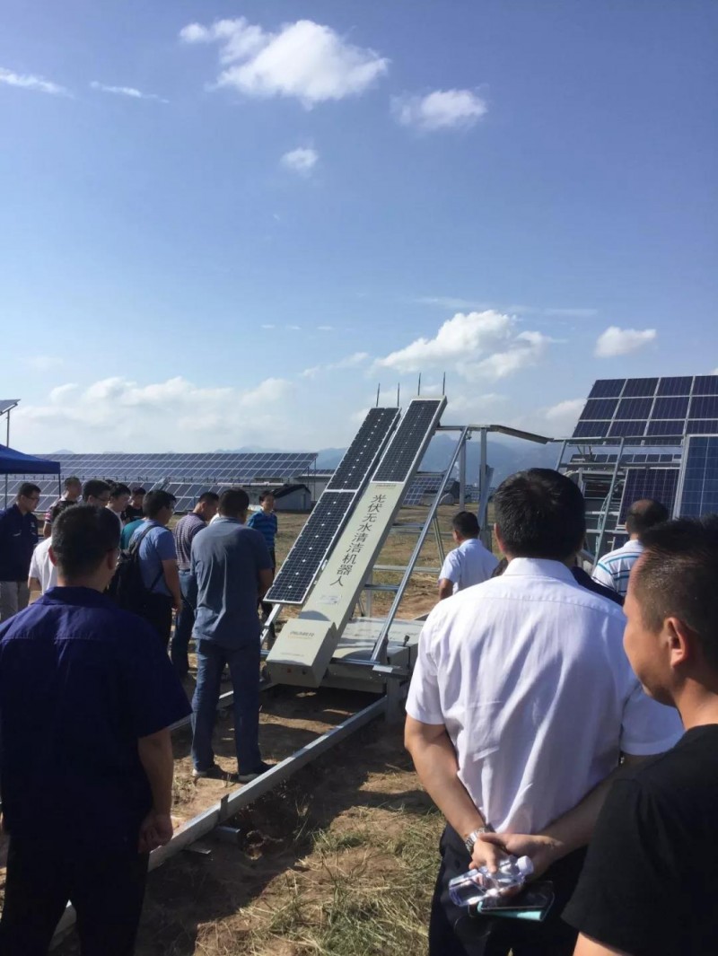 光伏電站組件清洗：人工一小時，他只要一分鐘？